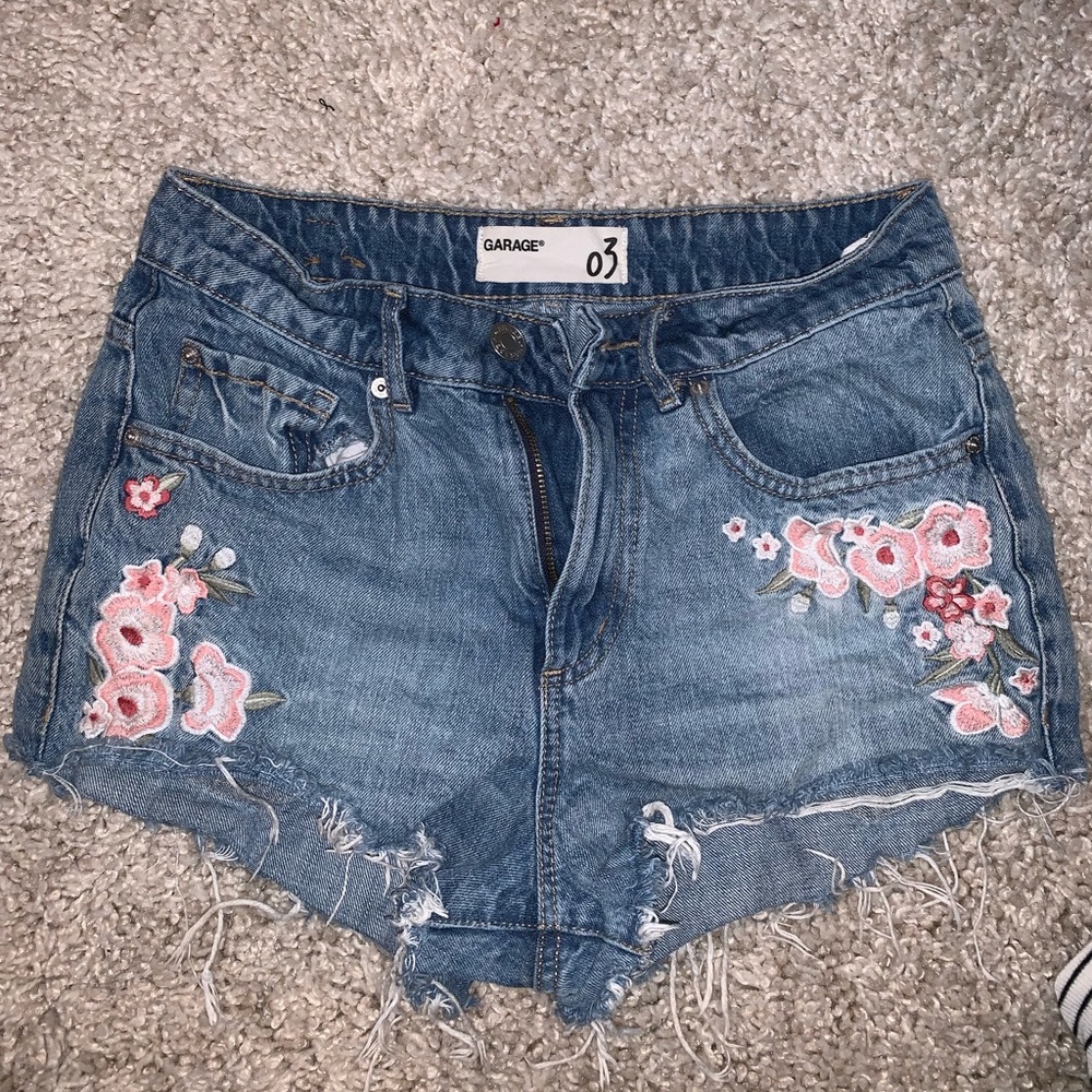 Garage flower detailed shorts